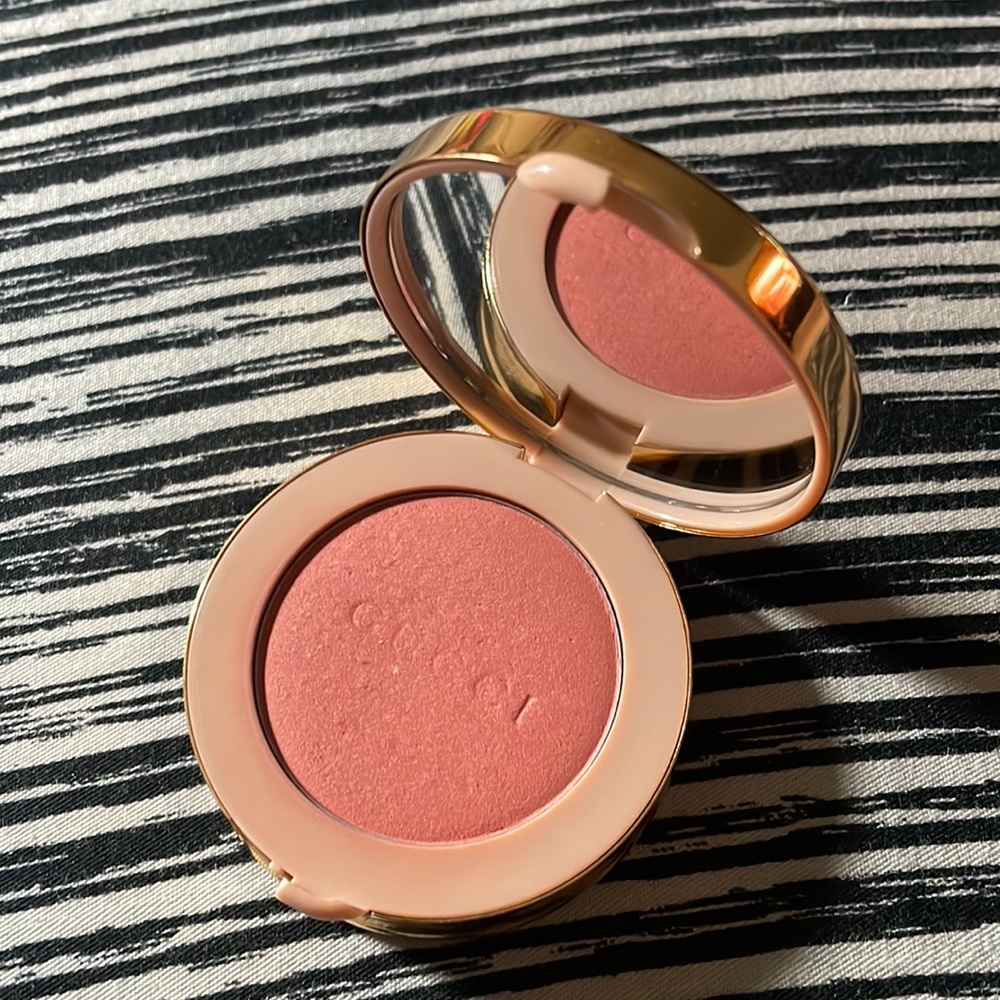 GUCCI LUMINOUS MATTE BLUSH (Bright Coral)